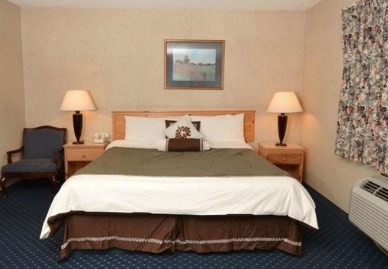 Econo Lodge Inn & Suites Central Медфорд Экстерьер фото
